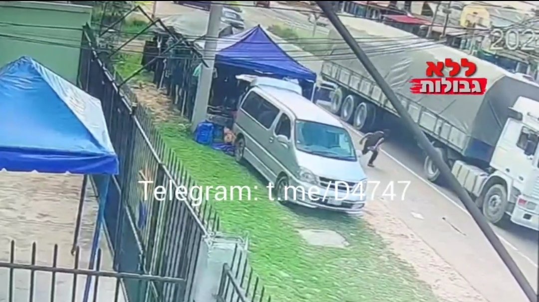 Man commit suicide by jumping under a moving truck.