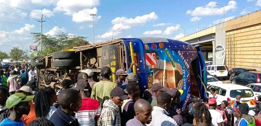 Multiple Injuries as Bus Overturns at Roysambu Along Thika Road in Nairobi