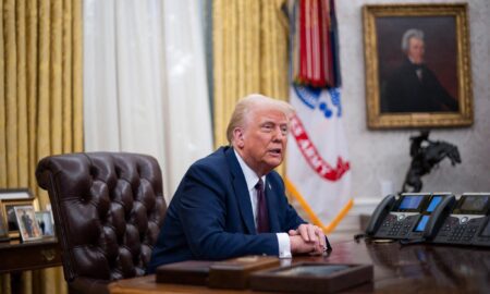 Trump’s $100 Billion Plan: Federal Workers Offered 8 Months’ Pay to Quit!