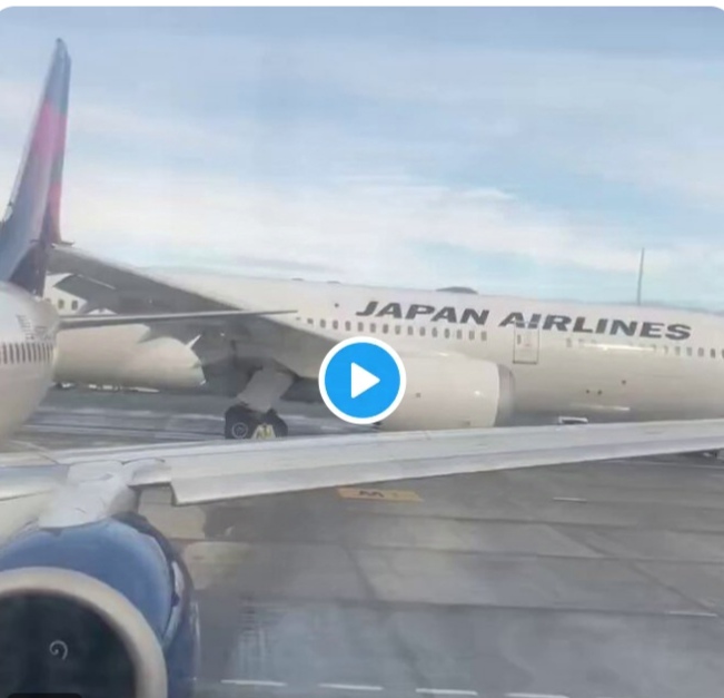 Japan Airlines Jet Slices Delta Plane’s Tail in Seattle Collision
